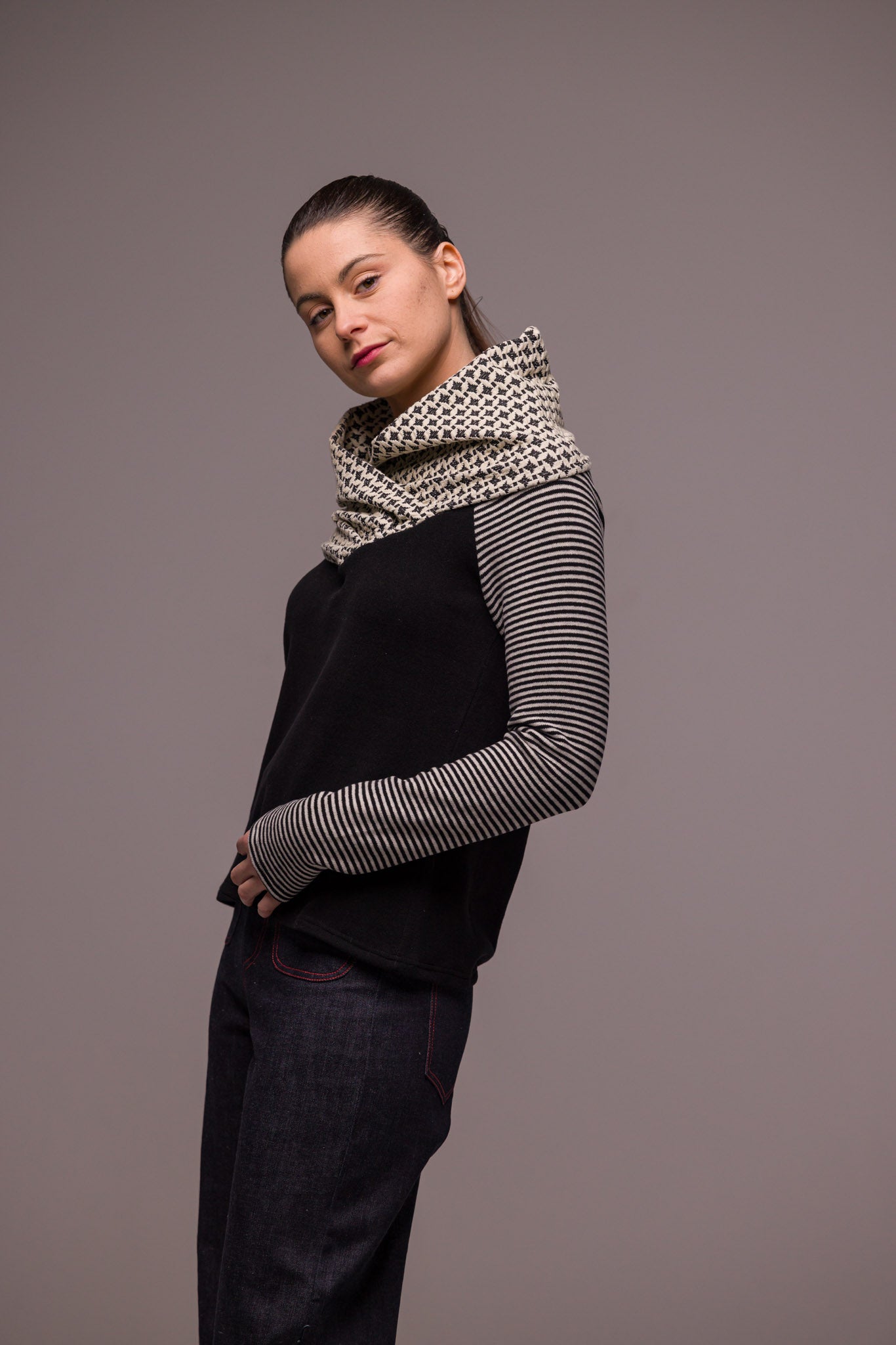 PULL COL NOIR & BLANC
