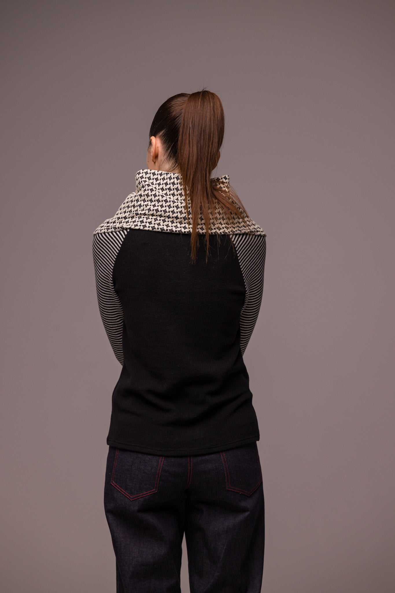 PULL COL NOIR & BLANC