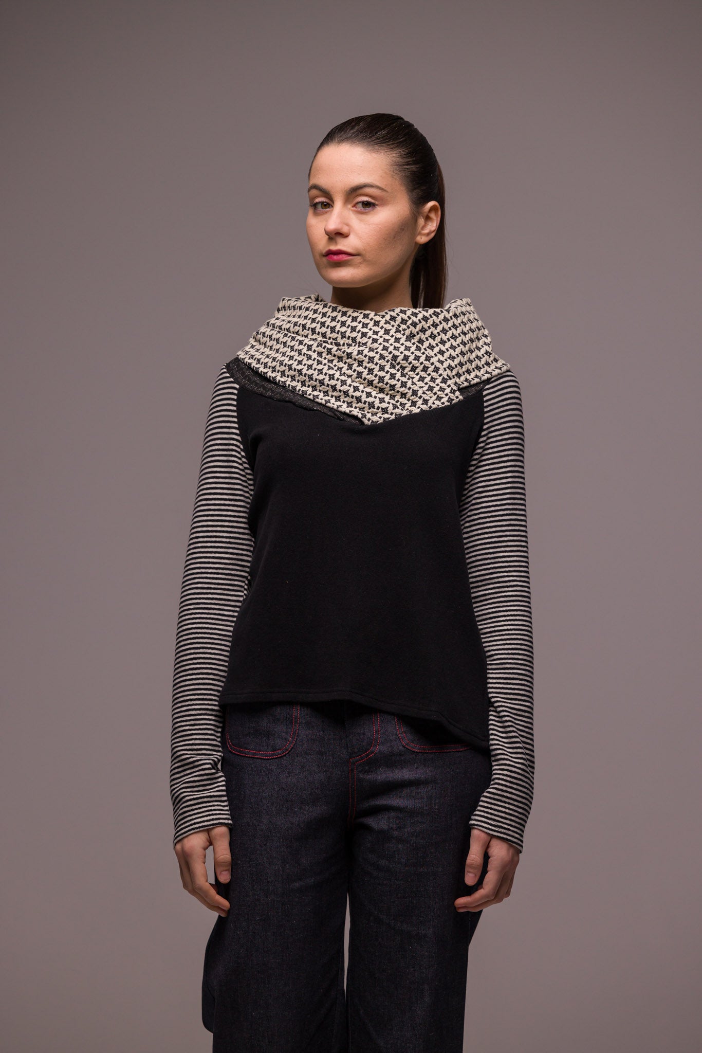 PULL COL NOIR & BLANC