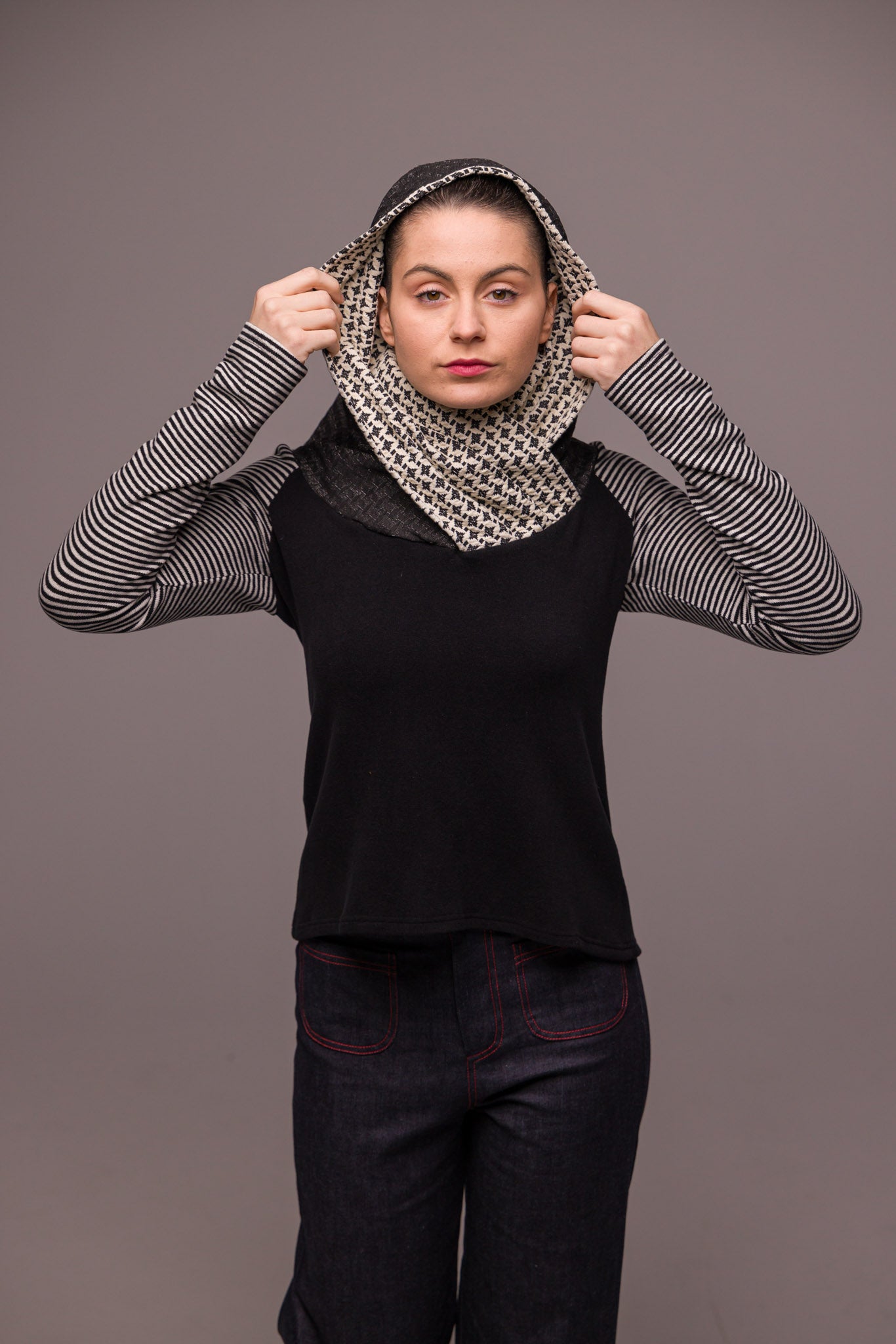 PULL COL NOIR & BLANC