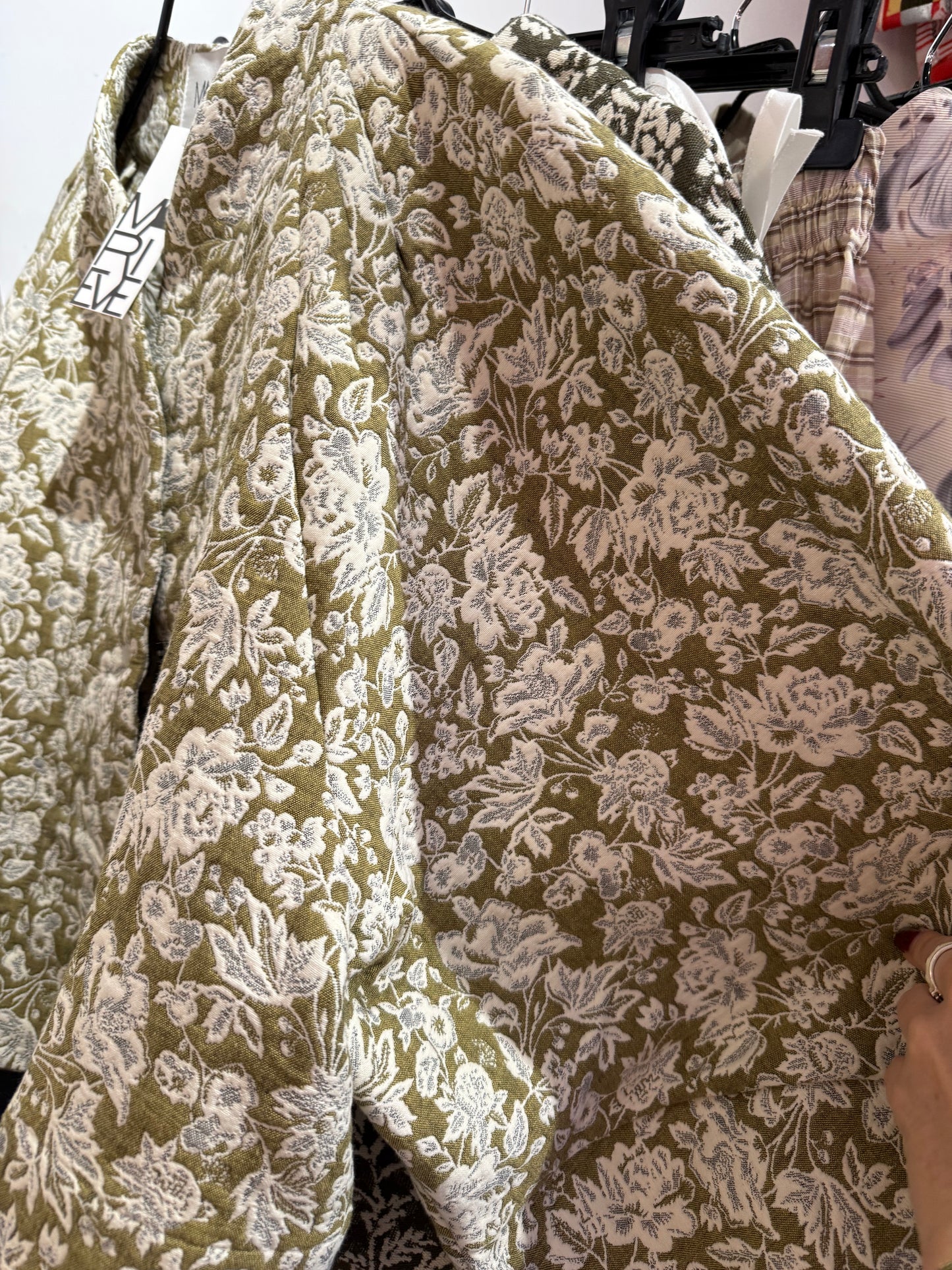 Mathilde dorée fleurs blanches