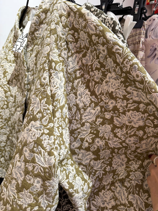 Mathilde dorée fleurs blanches