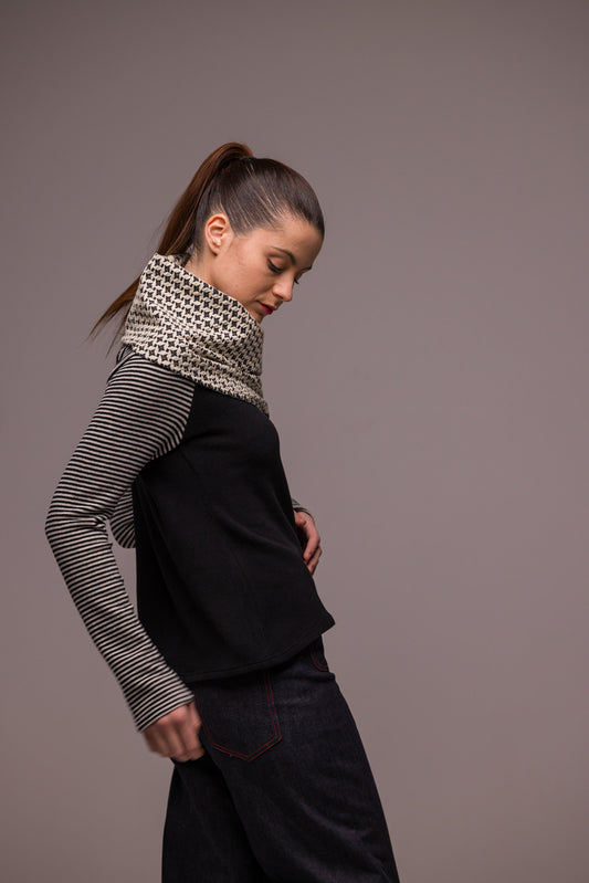 PULL COL NOIR & BLANC