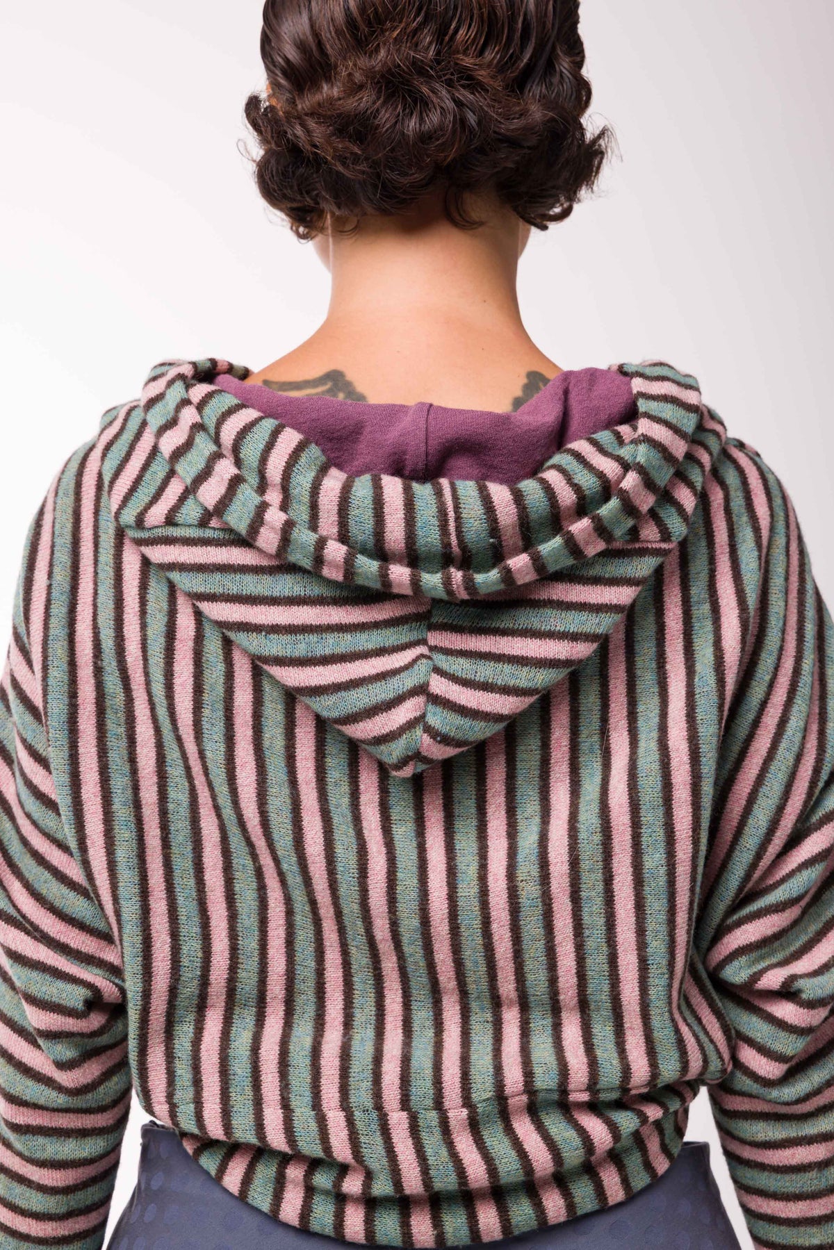 Gilet capuche rayé