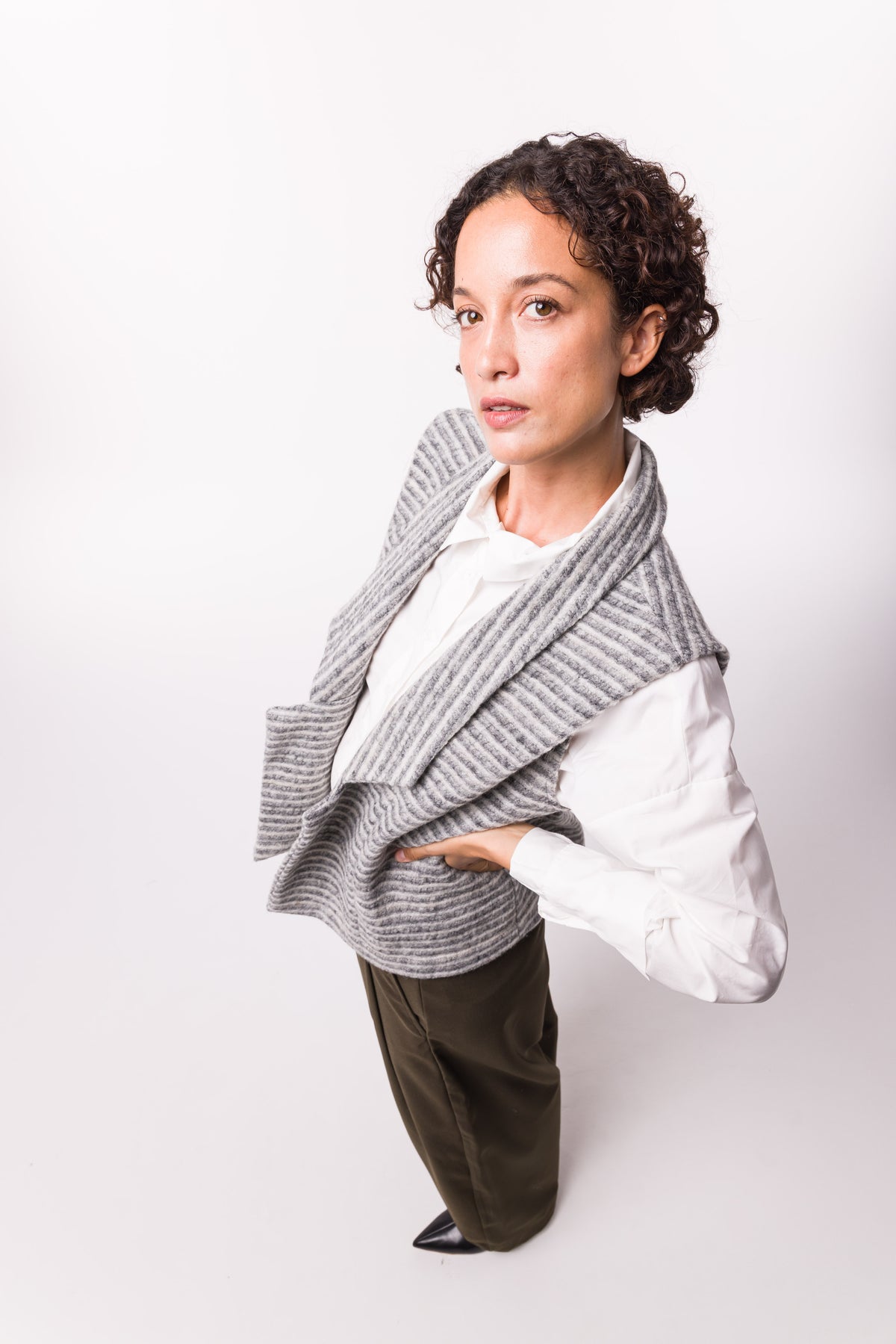 Léona grise